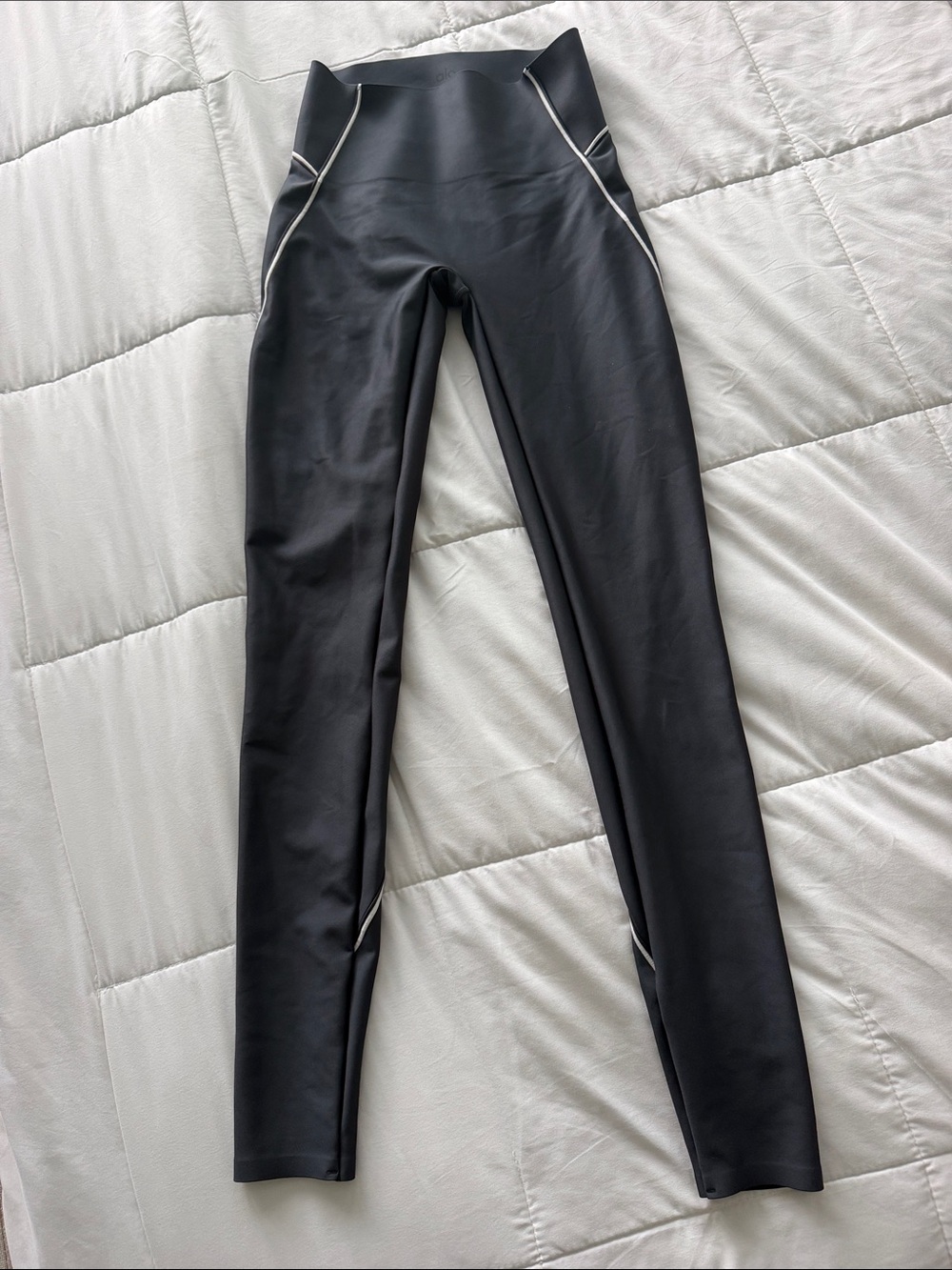 ALO Yoga Black High-Waist Leggings with Contrast Piping